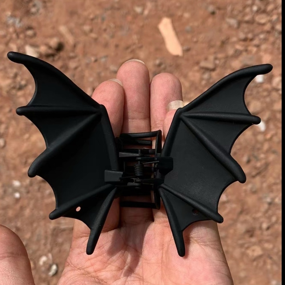 Black Bat Wing Metal Hair Clip - Picture 3 of 4